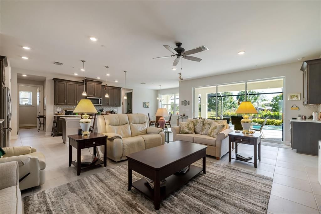 На продажу: $649,000 (4 спален, 3 ванн, 2415 Квадратных фут)