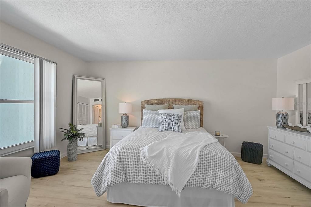 For Sale: $579,000 (2 beds, 2 baths, 1005 Square Feet)