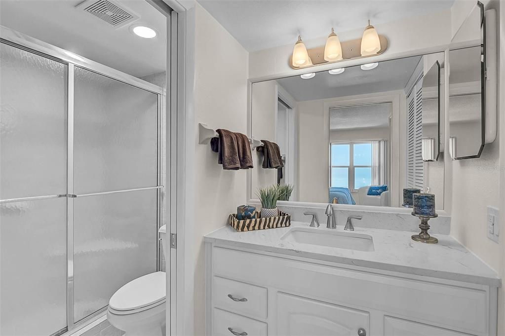 For Sale: $579,000 (2 beds, 2 baths, 1005 Square Feet)