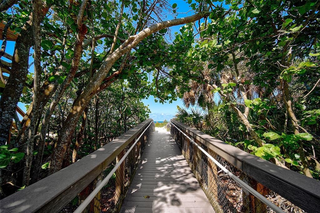 For Sale: $579,000 (2 beds, 2 baths, 1005 Square Feet)