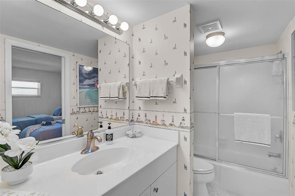 For Sale: $579,000 (2 beds, 2 baths, 1005 Square Feet)