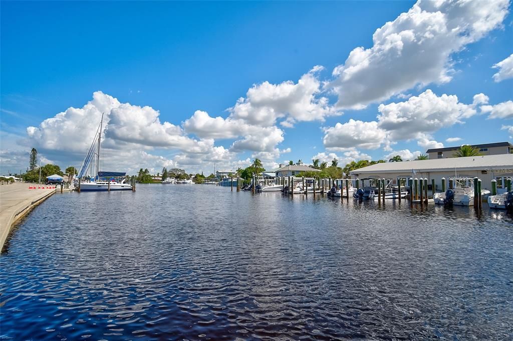 For Sale: $579,000 (2 beds, 2 baths, 1005 Square Feet)