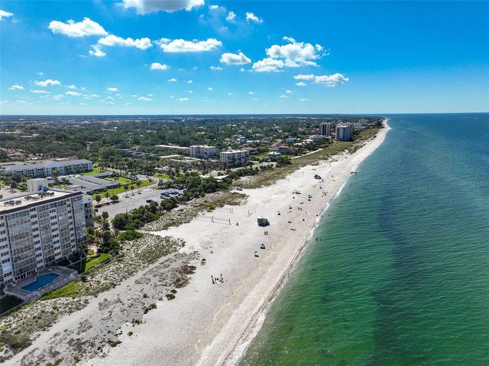 For Sale: $579,000 (2 beds, 2 baths, 1005 Square Feet)