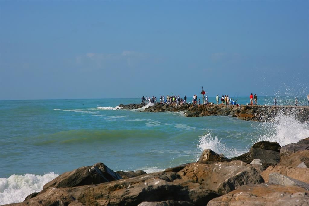 For Sale: $579,000 (2 beds, 2 baths, 1005 Square Feet)