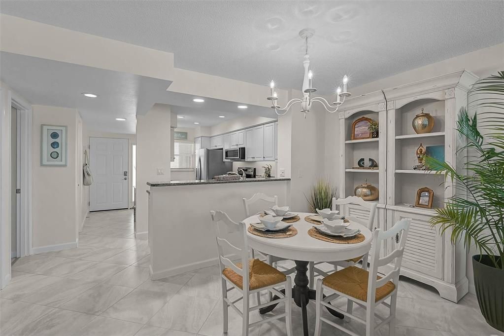 For Sale: $579,000 (2 beds, 2 baths, 1005 Square Feet)