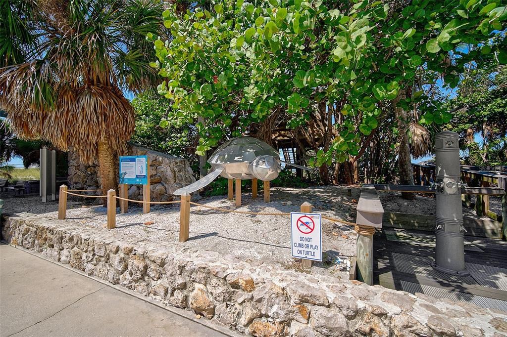 For Sale: $579,000 (2 beds, 2 baths, 1005 Square Feet)