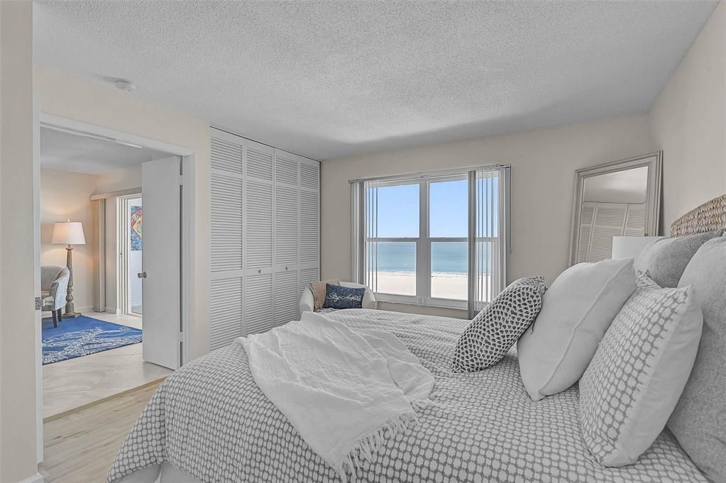 For Sale: $579,000 (2 beds, 2 baths, 1005 Square Feet)