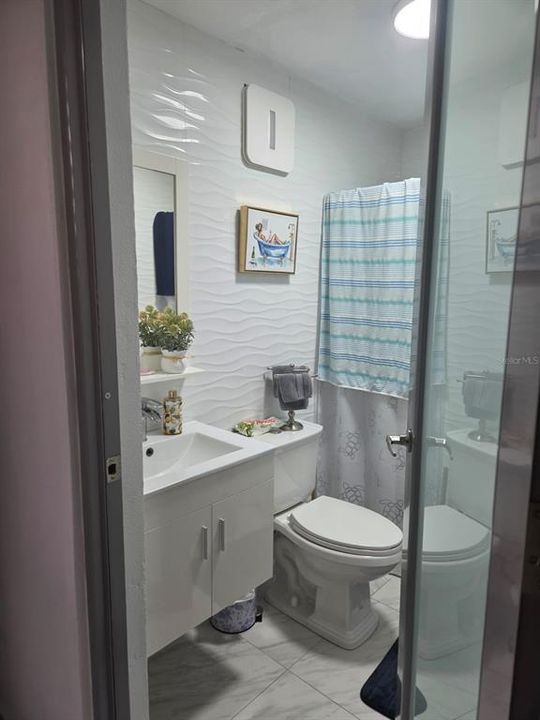 For Sale: $500,000 (1 beds, 2 baths, 776 Square Feet)