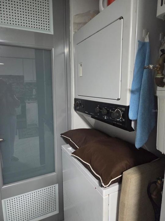 For Sale: $500,000 (1 beds, 2 baths, 776 Square Feet)