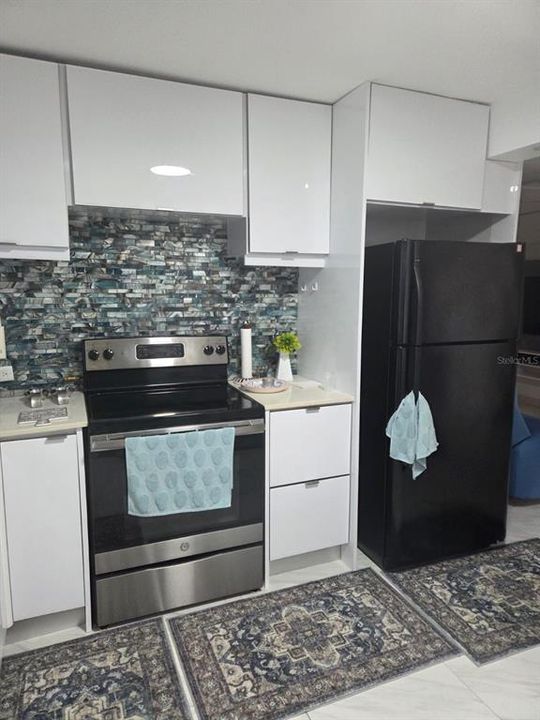 For Sale: $500,000 (1 beds, 2 baths, 776 Square Feet)
