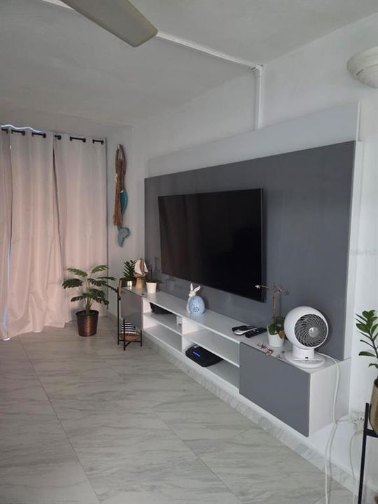 For Sale: $500,000 (1 beds, 2 baths, 776 Square Feet)