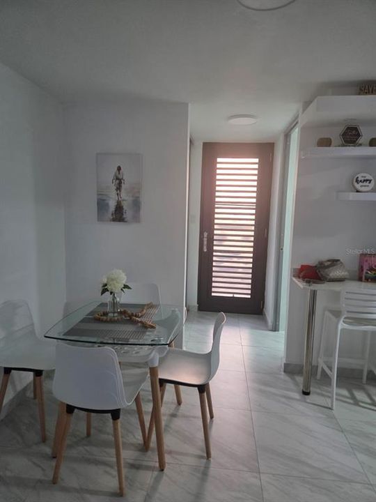 For Sale: $500,000 (1 beds, 2 baths, 776 Square Feet)