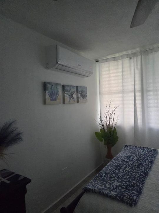 For Sale: $500,000 (1 beds, 2 baths, 776 Square Feet)