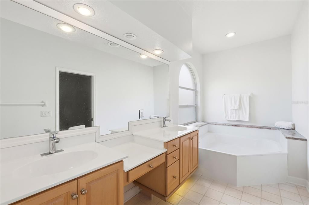 For Sale: $625,000 (3 beds, 2 baths, 2500 Square Feet)