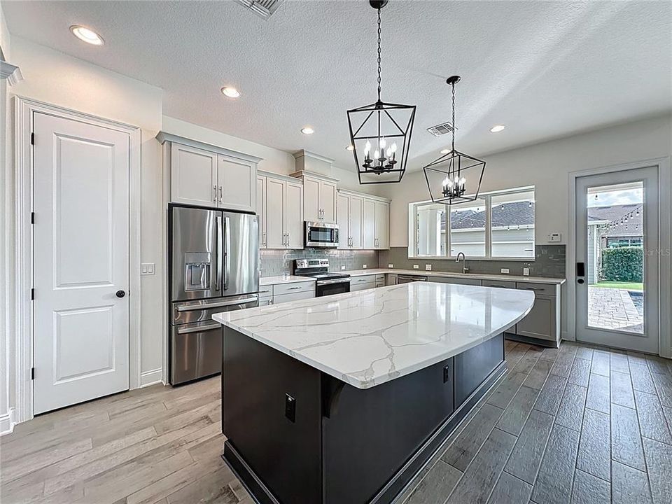 На продажу: $995,000 (4 спален, 3 ванн, 3085 Квадратных фут)