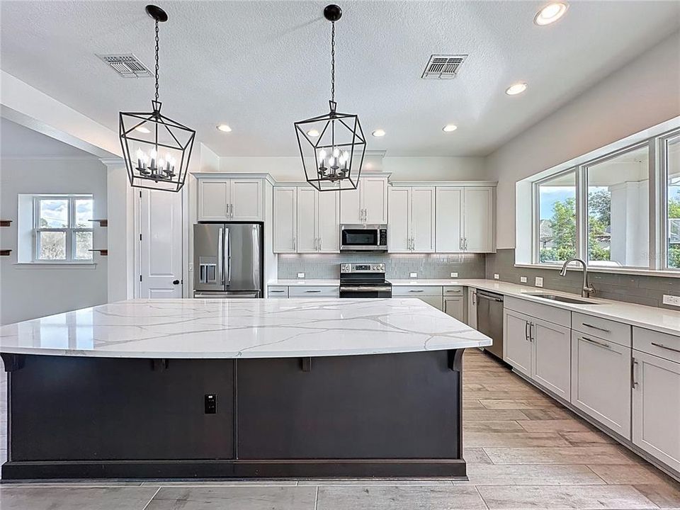 На продажу: $995,000 (4 спален, 3 ванн, 3085 Квадратных фут)