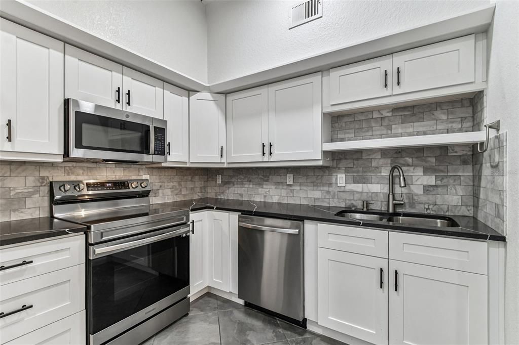 En Renta: $3,750 (2 camas, 2 baños, 1206 Pies cuadrados)