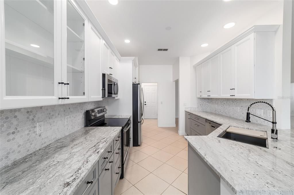 Active With Contract: $265,000 (2 beds, 2 baths, 1674 Square Feet)
