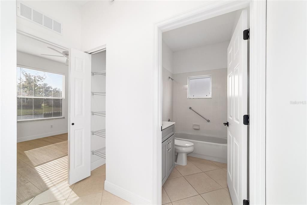 Active With Contract: $265,000 (2 beds, 2 baths, 1674 Square Feet)