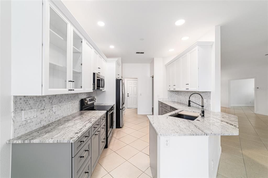Active With Contract: $265,000 (2 beds, 2 baths, 1674 Square Feet)