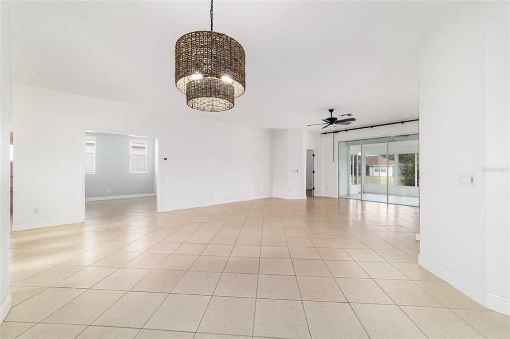 Active With Contract: $265,000 (2 beds, 2 baths, 1674 Square Feet)