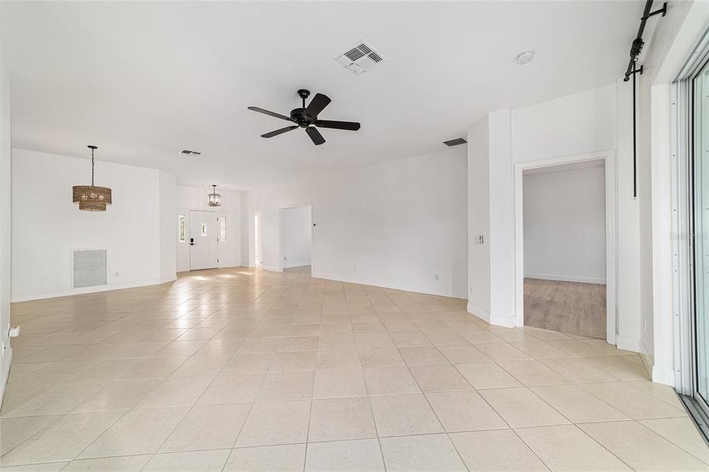 Active With Contract: $265,000 (2 beds, 2 baths, 1674 Square Feet)