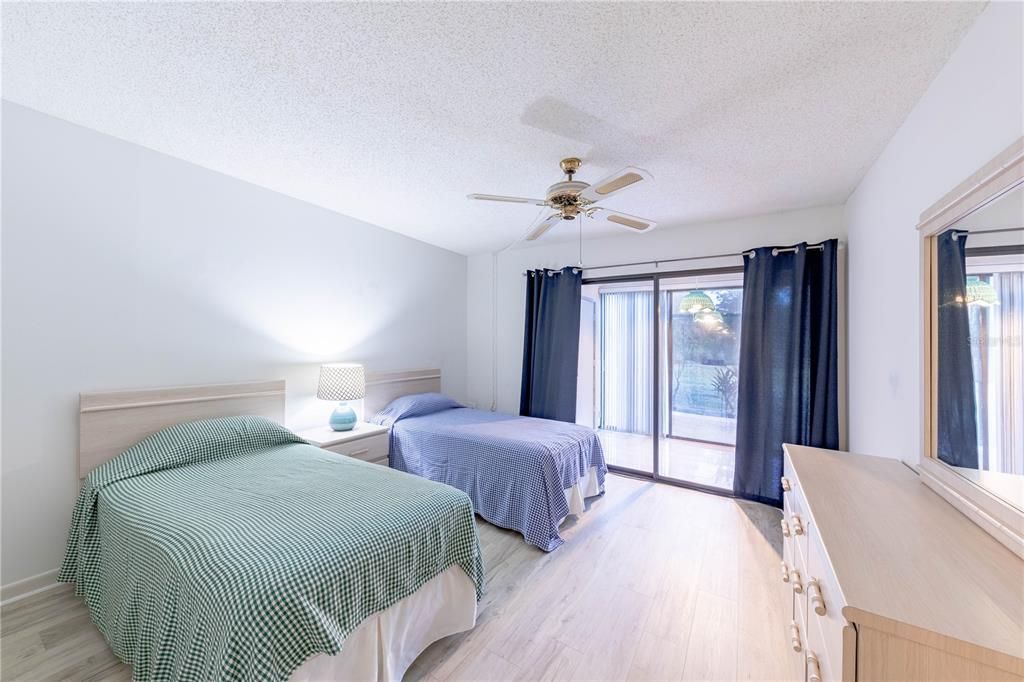 待售: $185,000 (2 贝兹, 2 浴室, 1092 平方英尺)