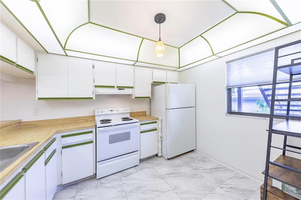 待售: $185,000 (2 贝兹, 2 浴室, 1092 平方英尺)