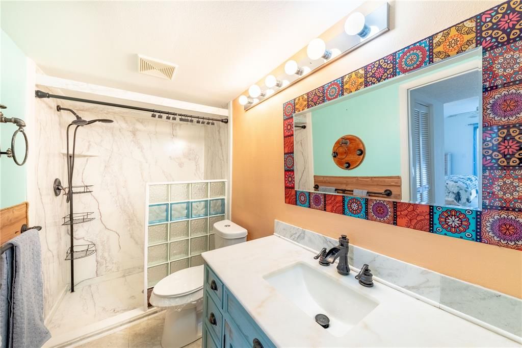 待售: $185,000 (2 贝兹, 2 浴室, 1092 平方英尺)