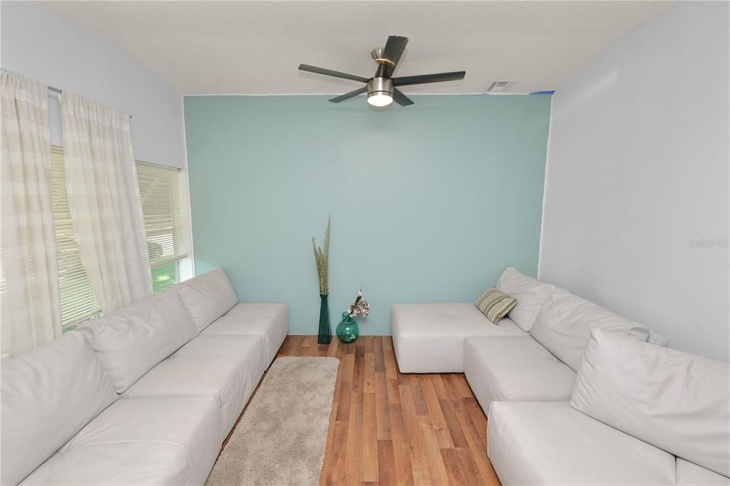 待售: $195,000 (2 贝兹, 2 浴室, 1377 平方英尺)