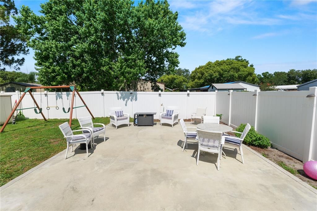 待售: $195,000 (2 贝兹, 2 浴室, 1377 平方英尺)