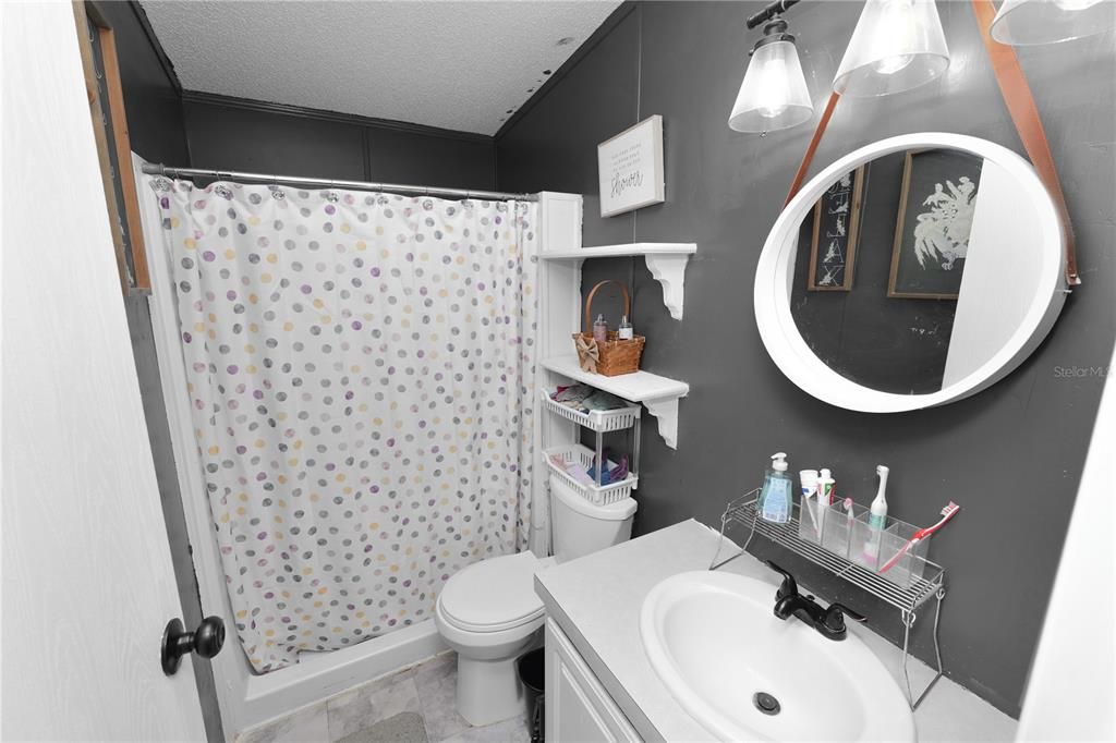 待售: $195,000 (2 贝兹, 2 浴室, 1377 平方英尺)