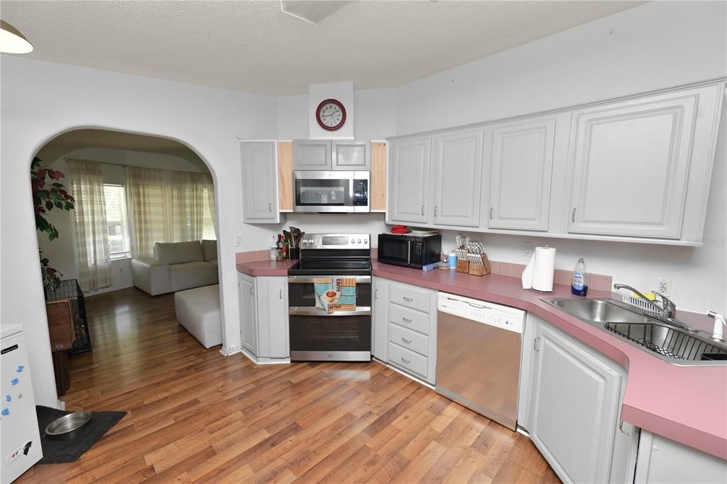 待售: $195,000 (2 贝兹, 2 浴室, 1377 平方英尺)