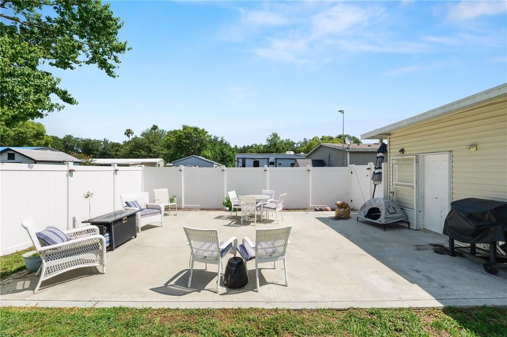 待售: $195,000 (2 贝兹, 2 浴室, 1377 平方英尺)