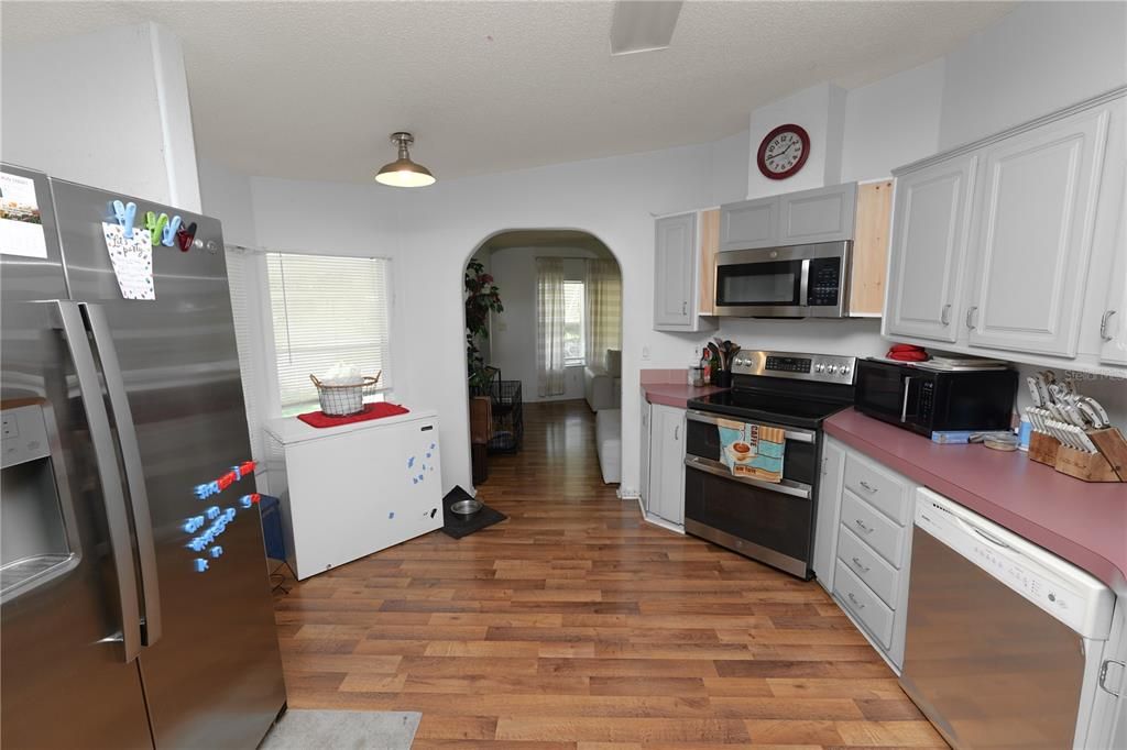 待售: $195,000 (2 贝兹, 2 浴室, 1377 平方英尺)