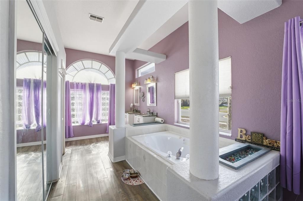 En Venta: $319,900 (3 camas, 2 baños, 2045 Pies cuadrados)