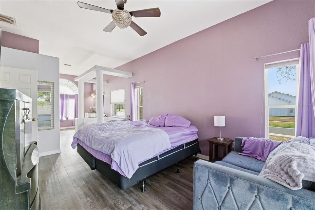 En Venta: $319,900 (3 camas, 2 baños, 2045 Pies cuadrados)