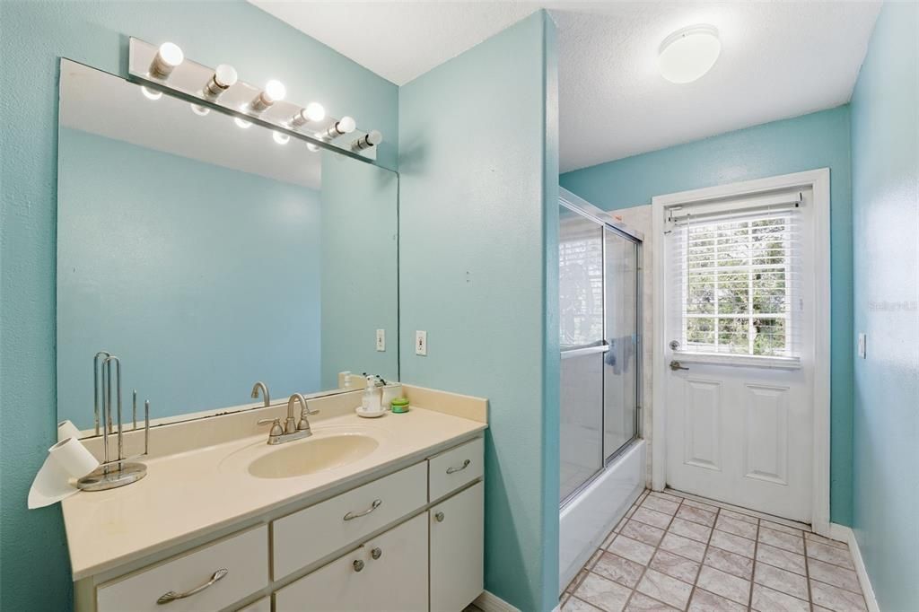 En Venta: $319,900 (3 camas, 2 baños, 2045 Pies cuadrados)