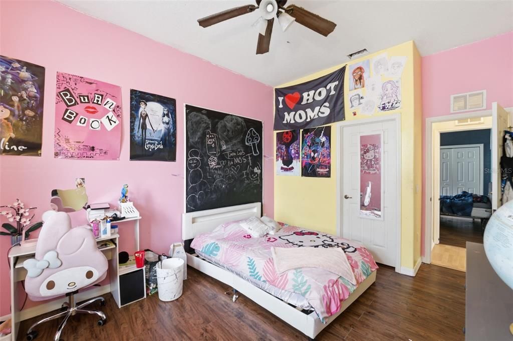 En Venta: $319,900 (3 camas, 2 baños, 2045 Pies cuadrados)