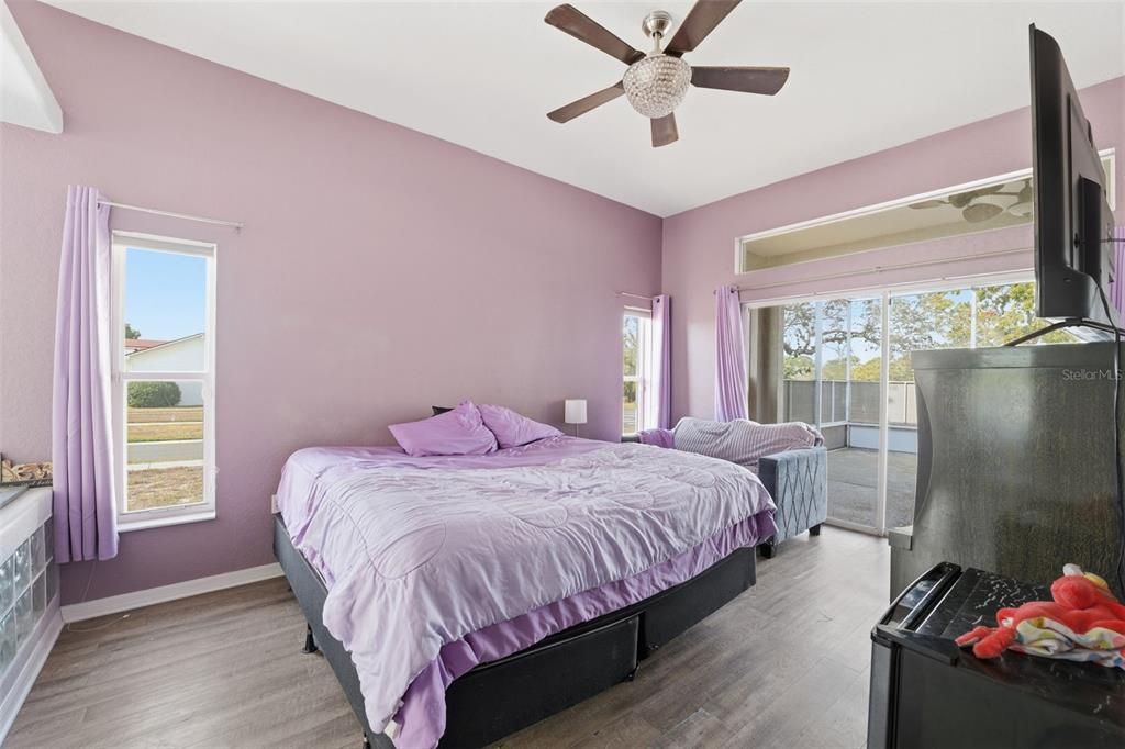 En Venta: $319,900 (3 camas, 2 baños, 2045 Pies cuadrados)