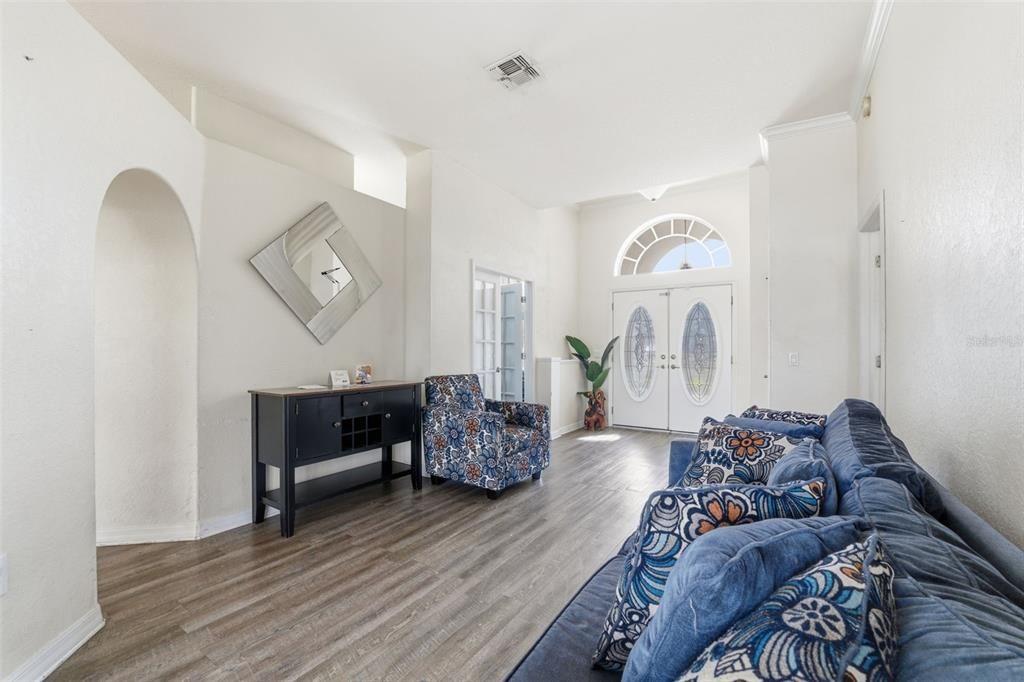 En Venta: $319,900 (3 camas, 2 baños, 2045 Pies cuadrados)