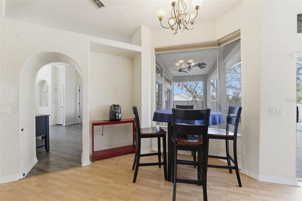 En Venta: $319,900 (3 camas, 2 baños, 2045 Pies cuadrados)