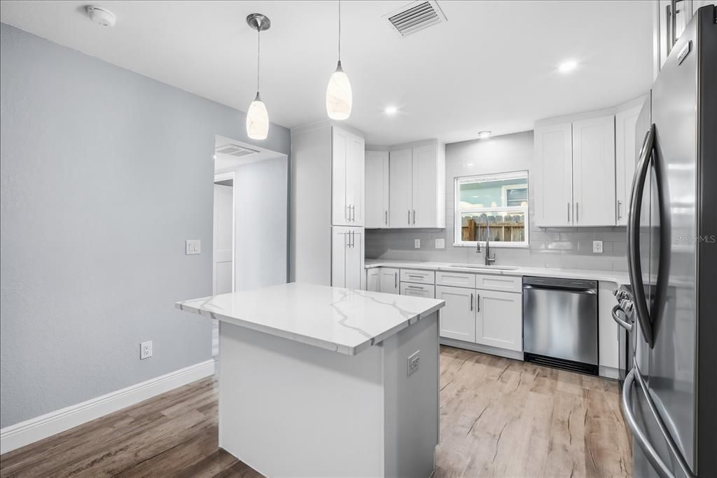 For Sale: $399,999 (3 beds, 2 baths, 1036 Square Feet)