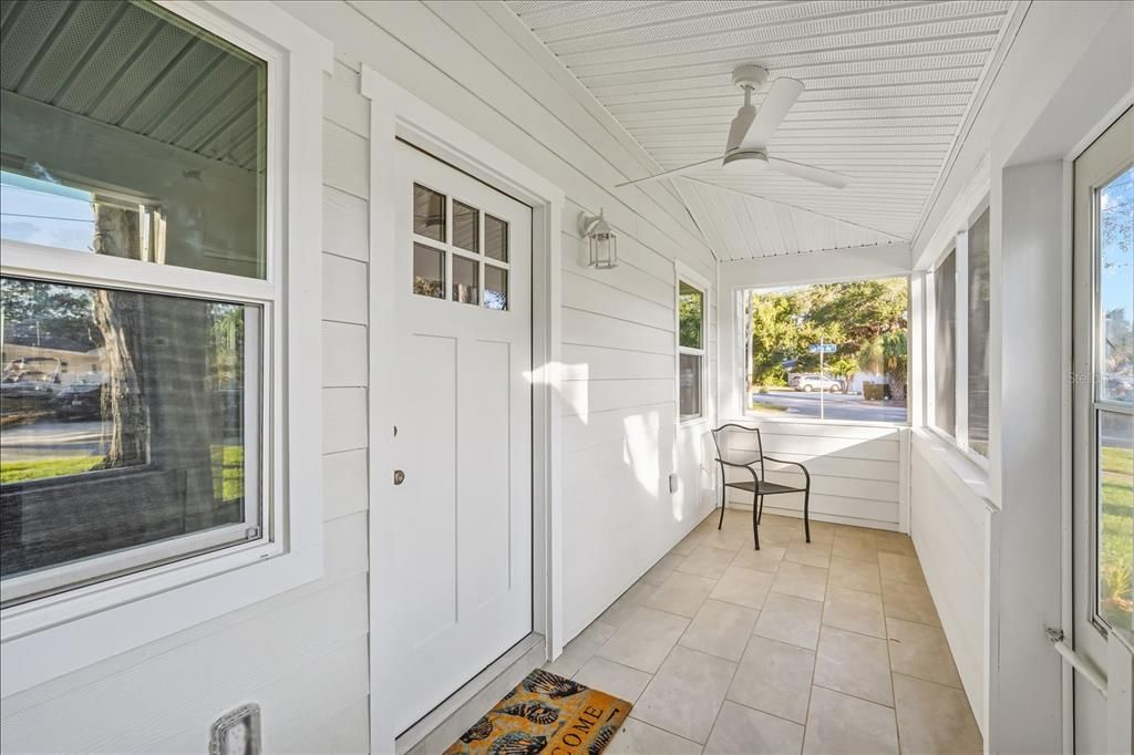 For Sale: $399,999 (3 beds, 2 baths, 1036 Square Feet)