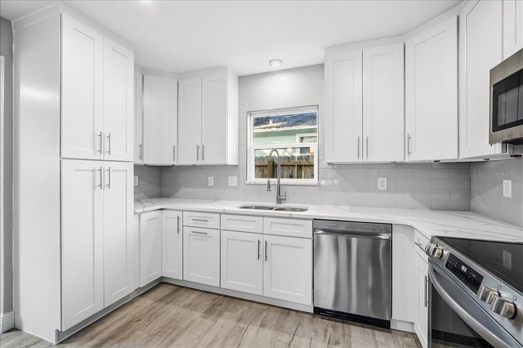 For Sale: $399,999 (3 beds, 2 baths, 1036 Square Feet)