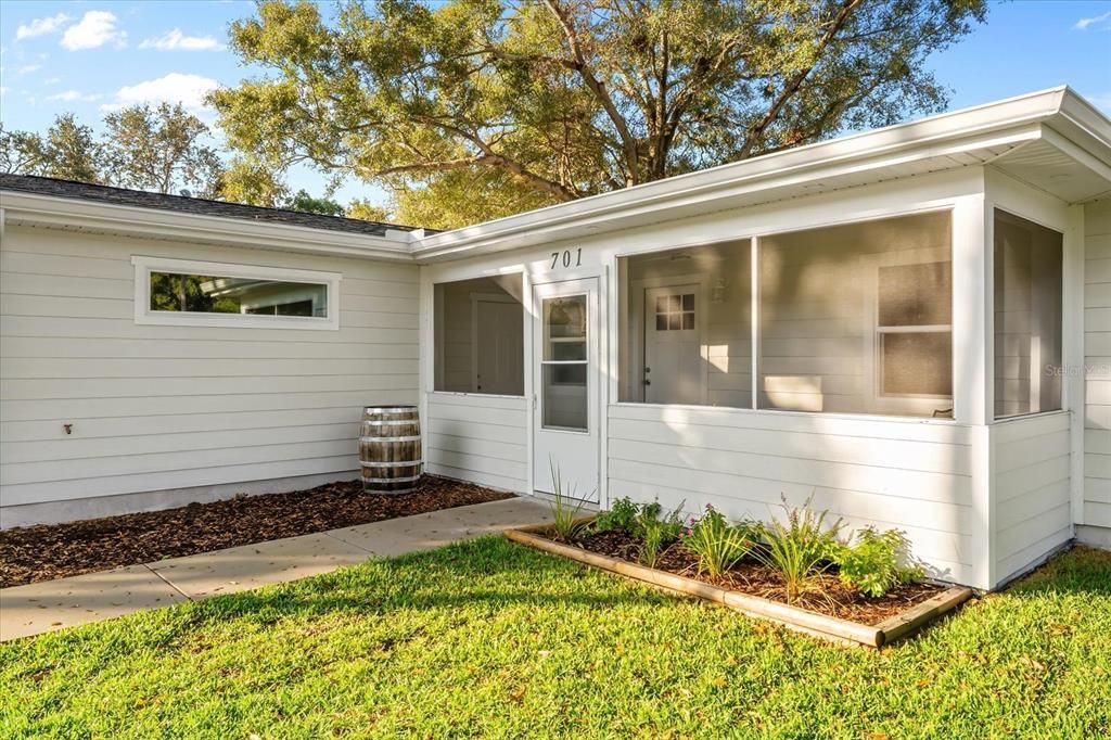 For Sale: $399,999 (3 beds, 2 baths, 1036 Square Feet)