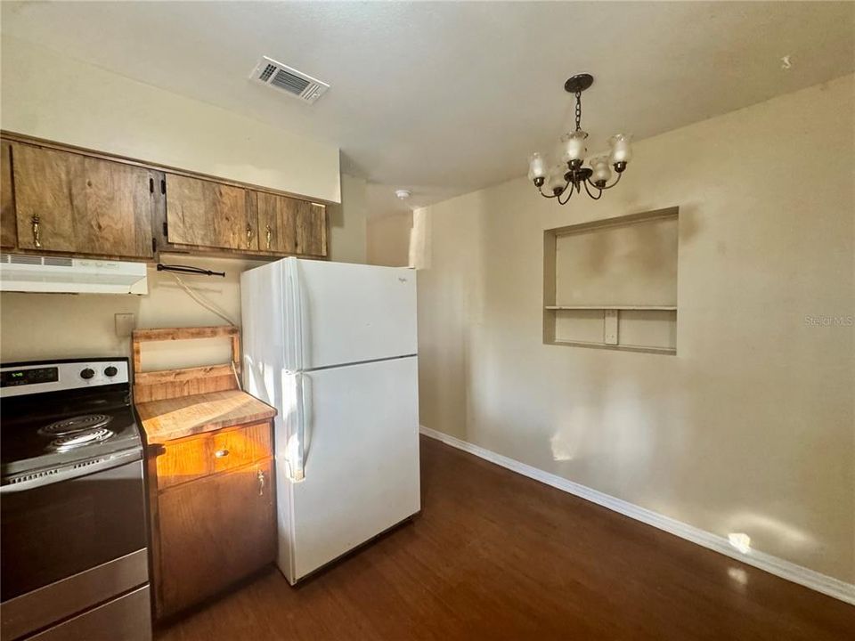 For Rent: $1,700 (3 beds, 1 baths, 1276 Square Feet)