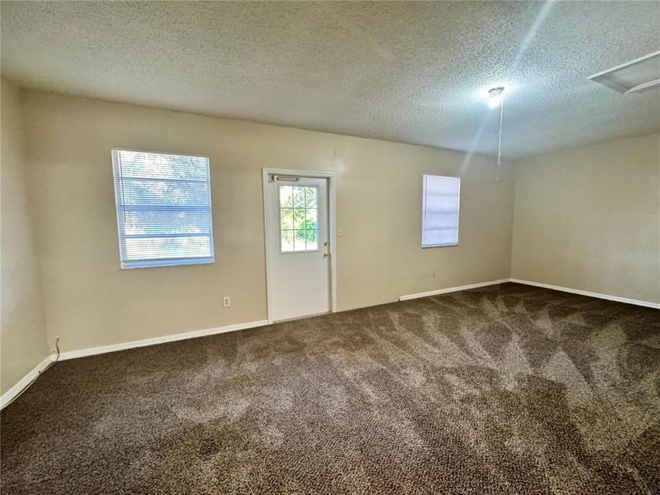 For Rent: $1,700 (3 beds, 1 baths, 1276 Square Feet)