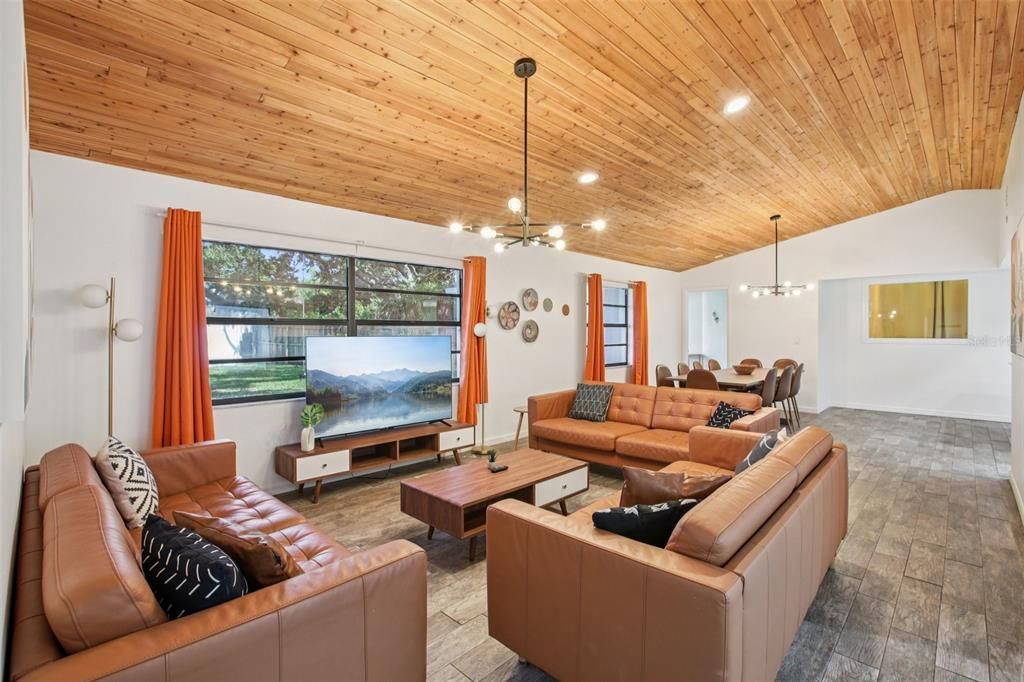 Active With Contract: $750,000 (4 beds, 2 baths, 2252 Square Feet)