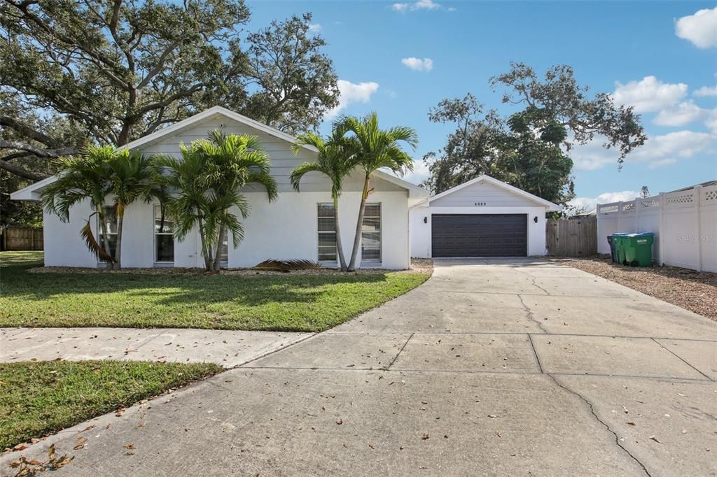 Active With Contract: $750,000 (4 beds, 2 baths, 2252 Square Feet)